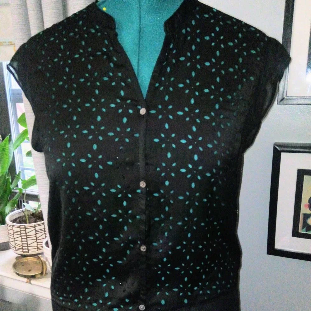 Vince Camuto Short-Sleeved Cutout Detail Blouse Sz S - Picture 13 of 15